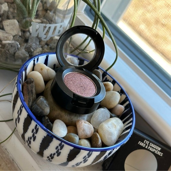 MAC Nude Model Frost Eyeshadow Single Plum Neutral Metallic Shimmer - Picture 6 of 12